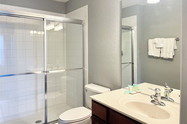 Ensuite #2 - full bathroom