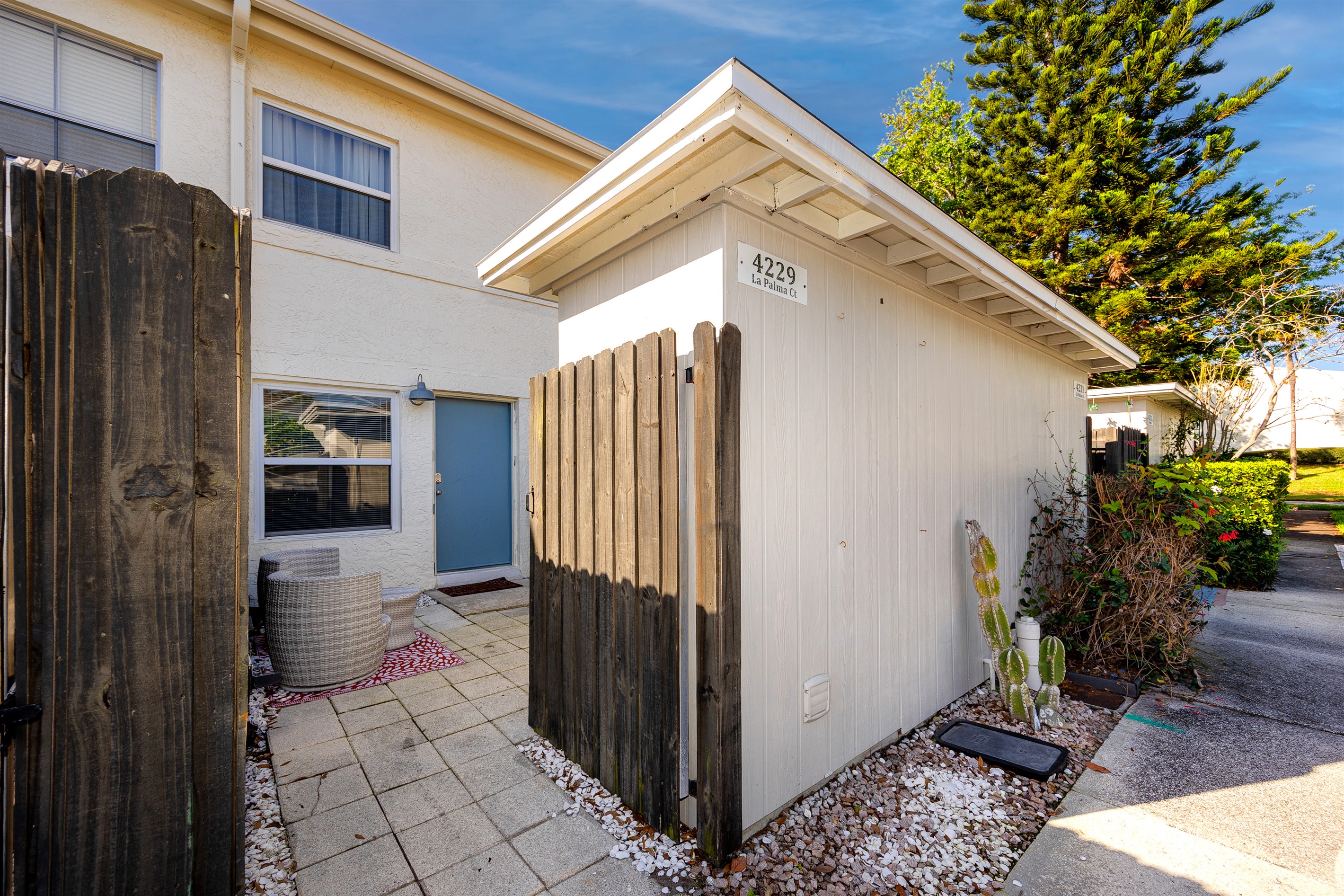 Private entrance to the unit