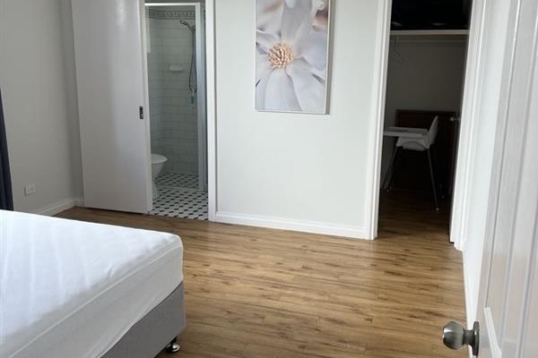 Ensuite & WIR in Main Bedroom