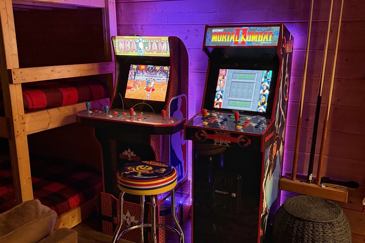 Game room fun: NBA Jam & Mortal Kombat arcades beside the bunk nook—kid-approved hangout.