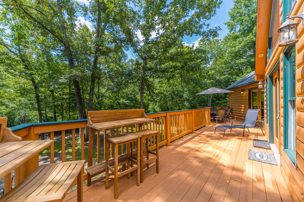 Open French door to balcony bar and the sounds of the river!