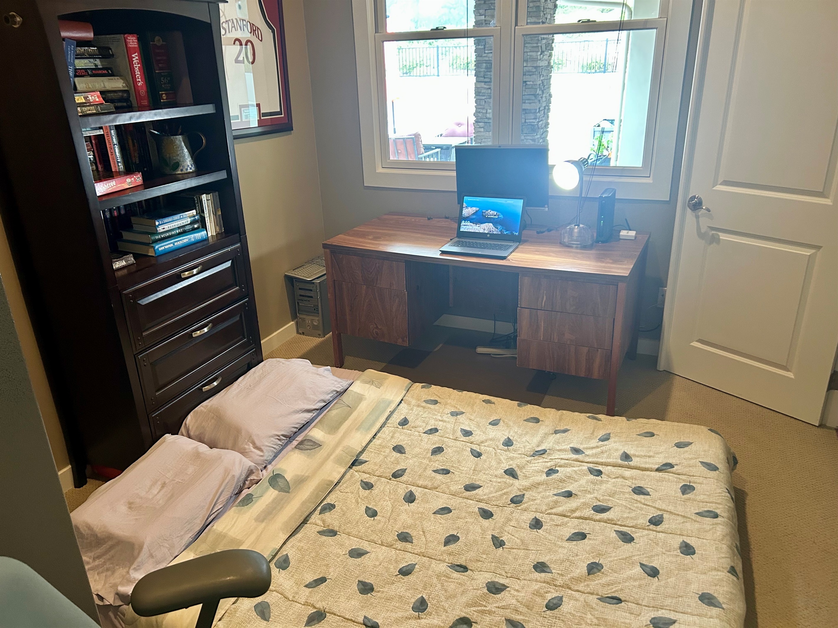 Office room floor bed-queen