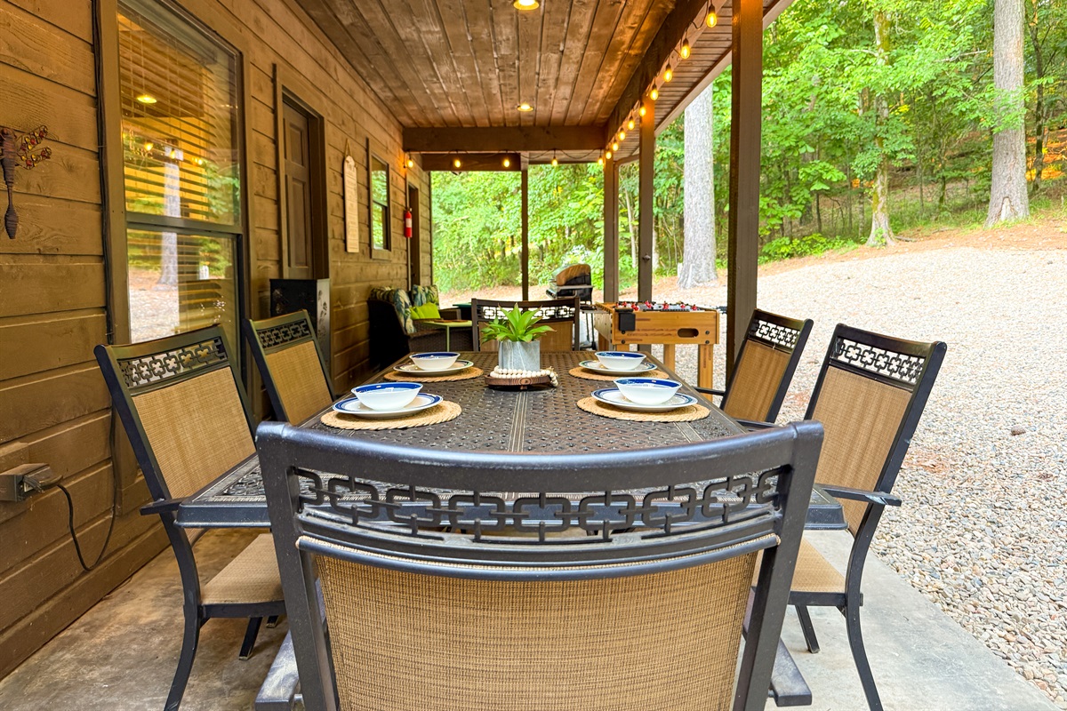 Covered outdoor dining area with seating for 6&mdash;perfect for breakfast, lunch, or game night.