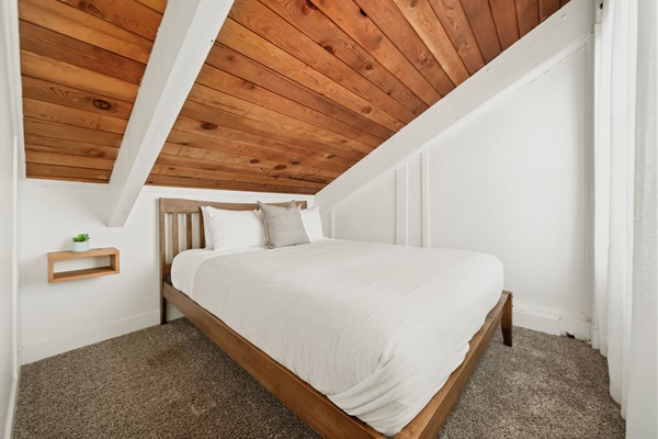 Upstairs queen bedroom 