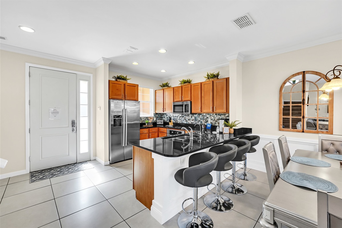Spacious entryway and ample seating at the bar