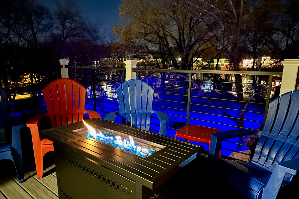 Enjoy a gorgeous evening, complete with fireside chat! 