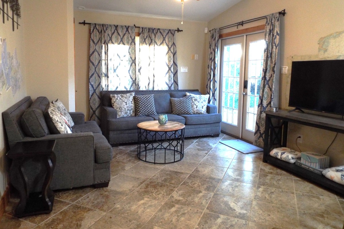 Spacious living room in Side B