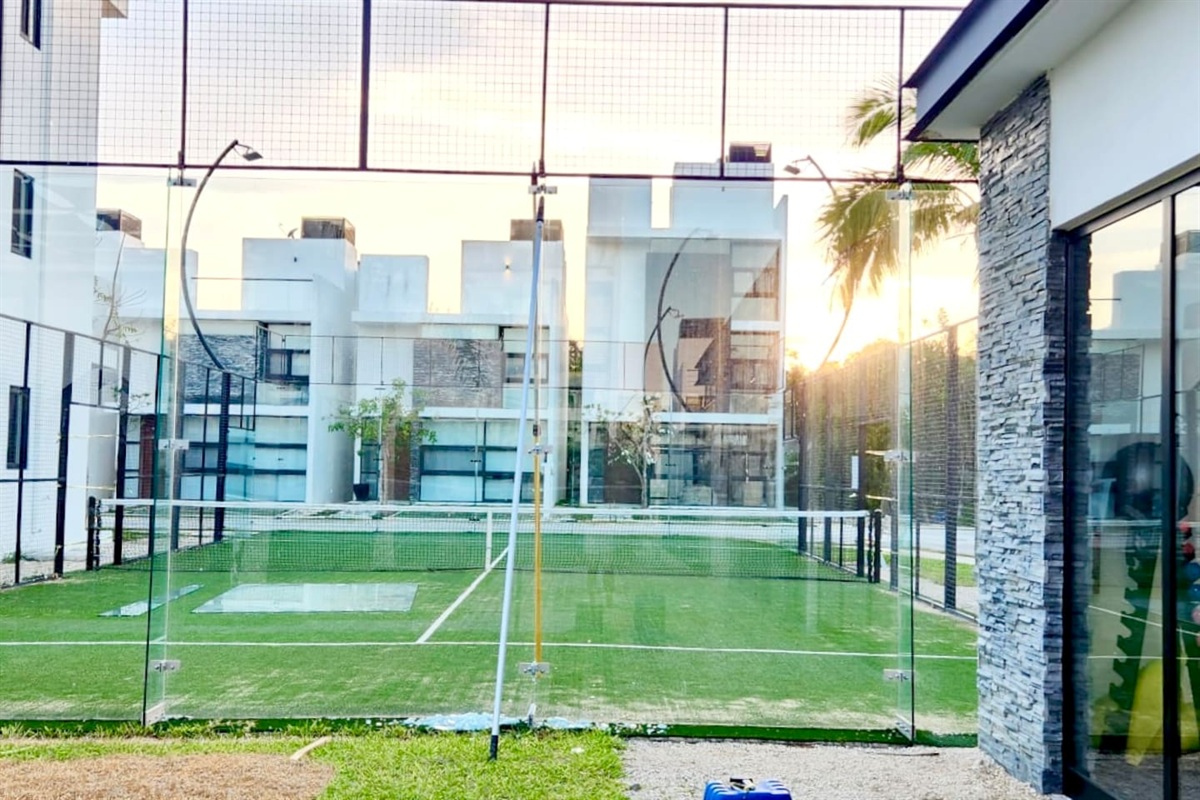 2 tennis courts 