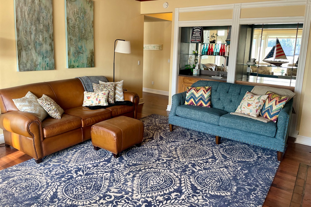 Wet bar, leather Queen sleeper sofa