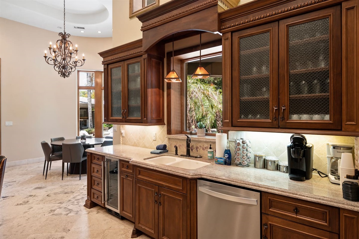 7BR+ Bonus Room Phoenician Mansion w/ Hot Tub&Pool-Heat Avail! — 7BR+Bonus Room Phoenician Estate • Heated Pool + Hot Tub, Phoenix, Arizona — photo 44