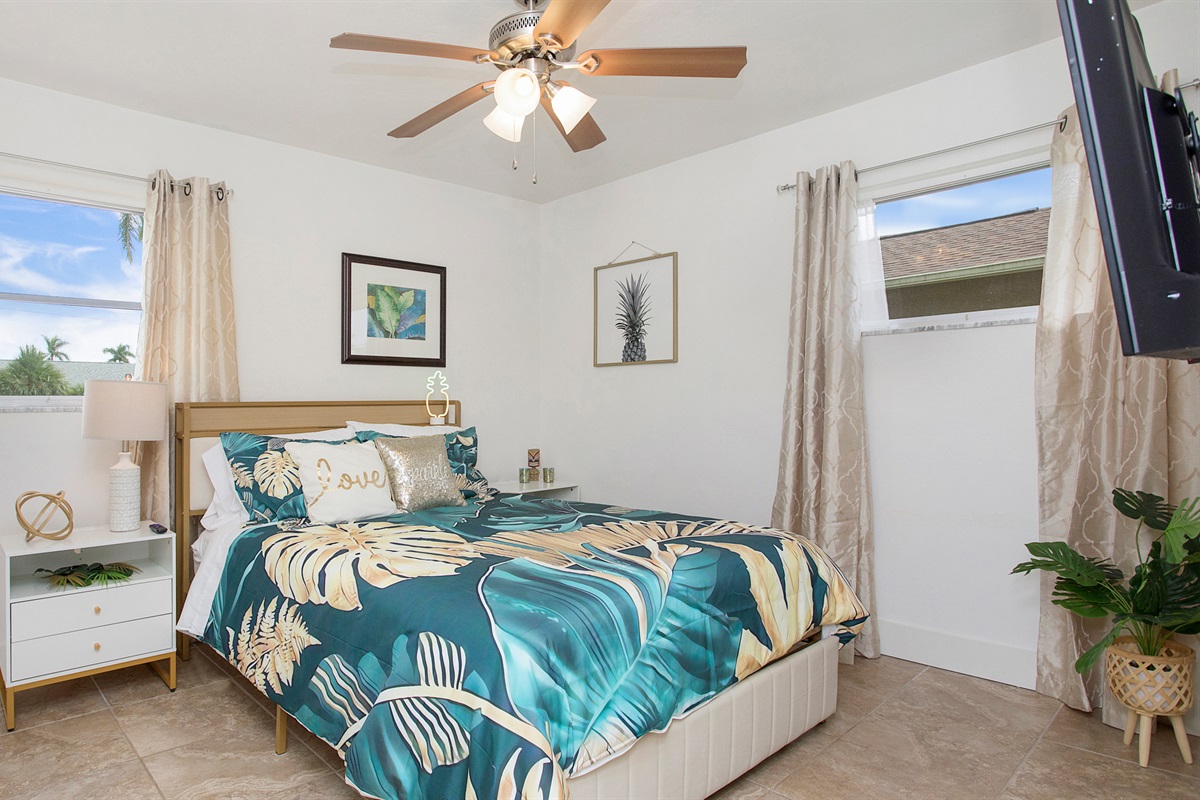 Comfy Queen Sized Bed and ceiling fan in guest room
