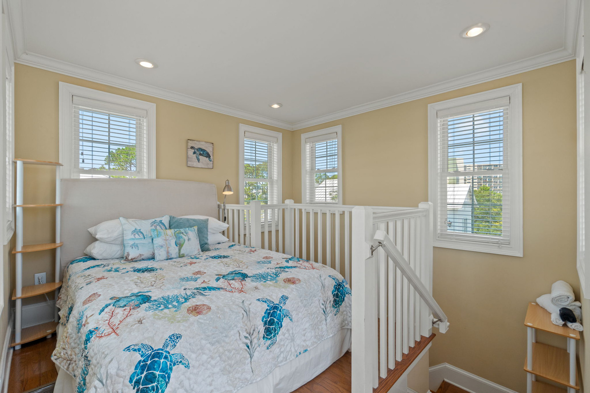 Queen bed in Loft with crow's nest balcony