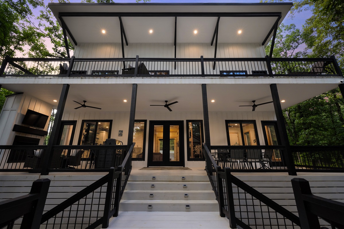 Jaw-dropping modern exterior glowing at twilight ✨

