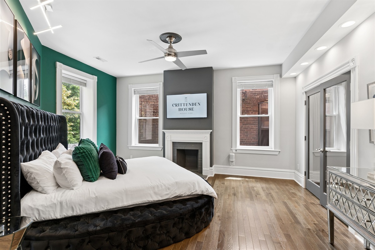 Wake up refreshed in the king suite after a day exploring St. Louis.