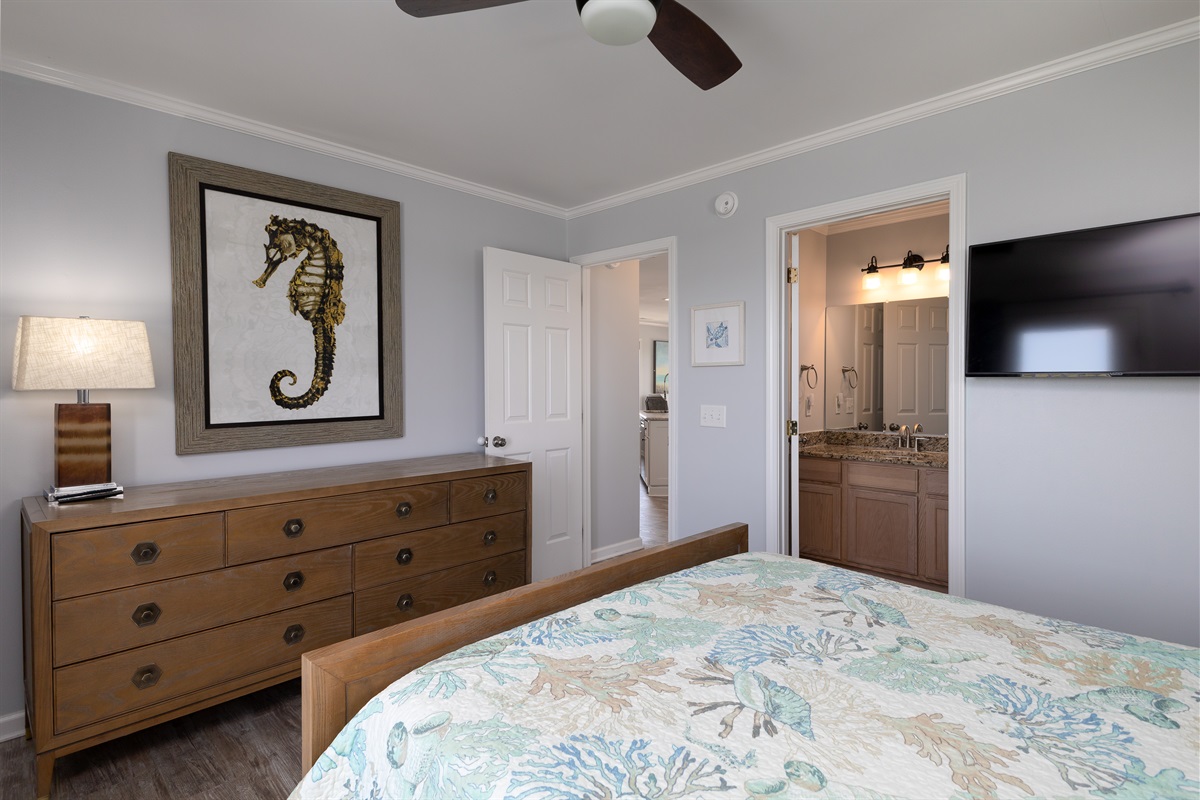 Inviting second bedroom setup