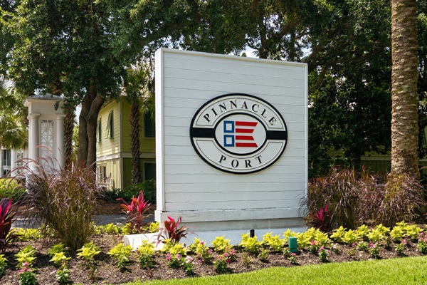 Pinnacle Port Entrance