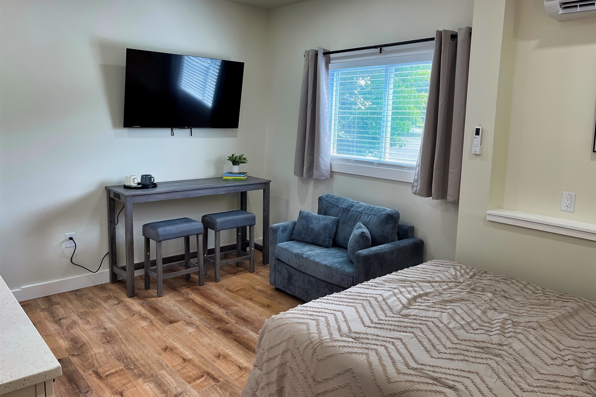 Queen bed with Twin sleeper