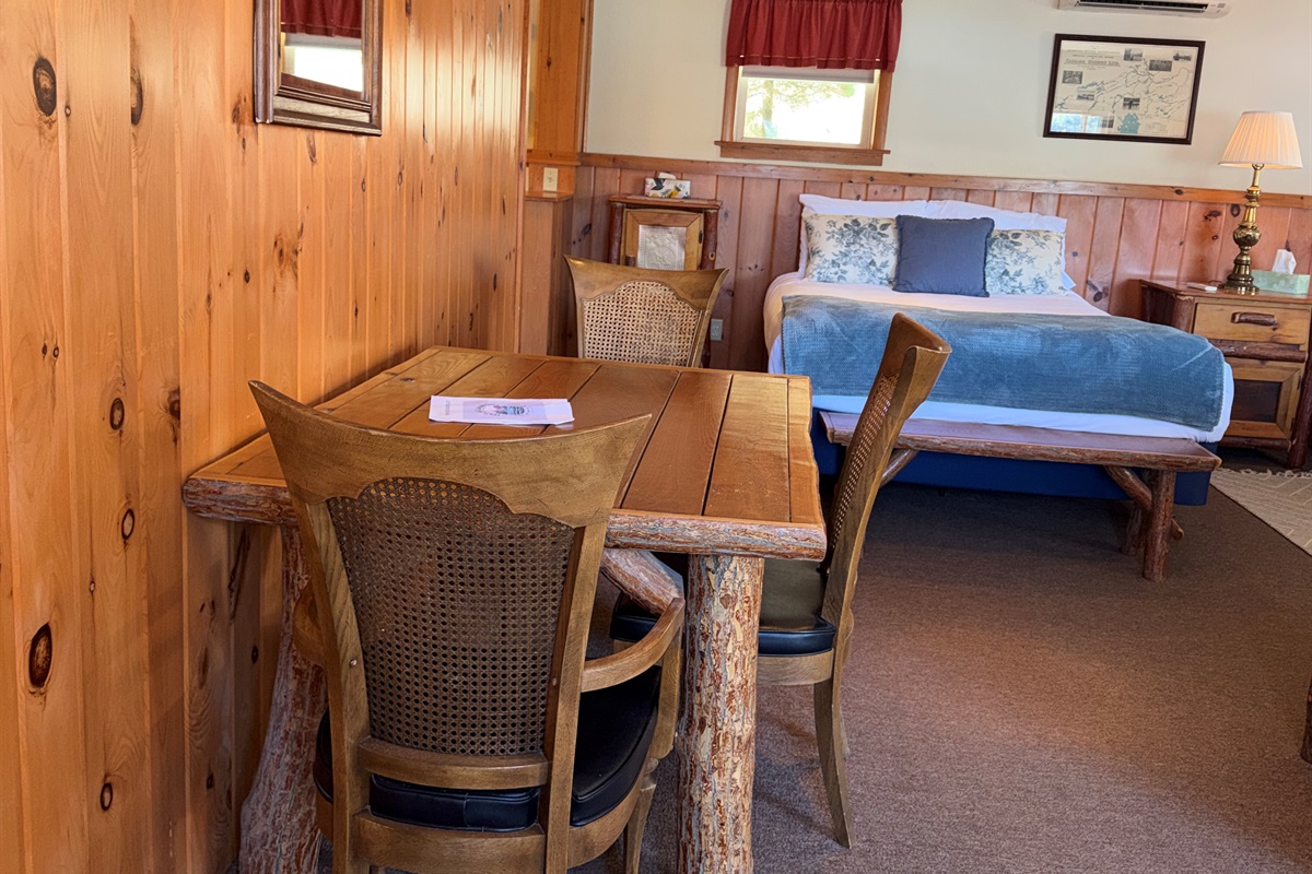 The Nest - Studio dining area