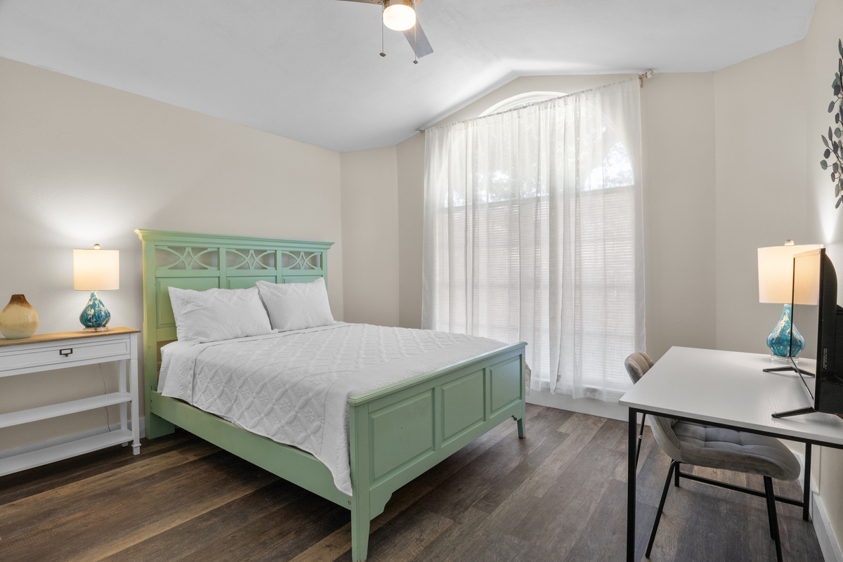 Bedroom #2. Queen size bed.