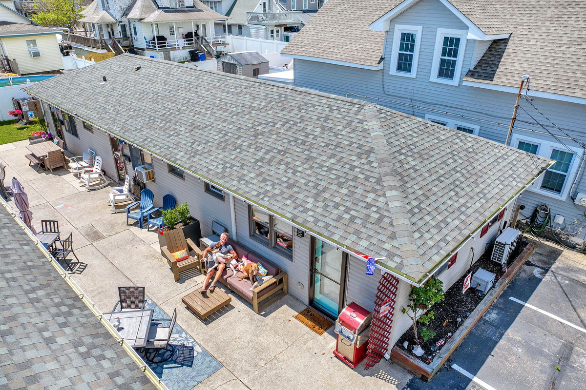 Enjoy the patio and lounge with your pups while you bask in the sun!  Throw on a few burger and dogs then relax with a cold beverage!