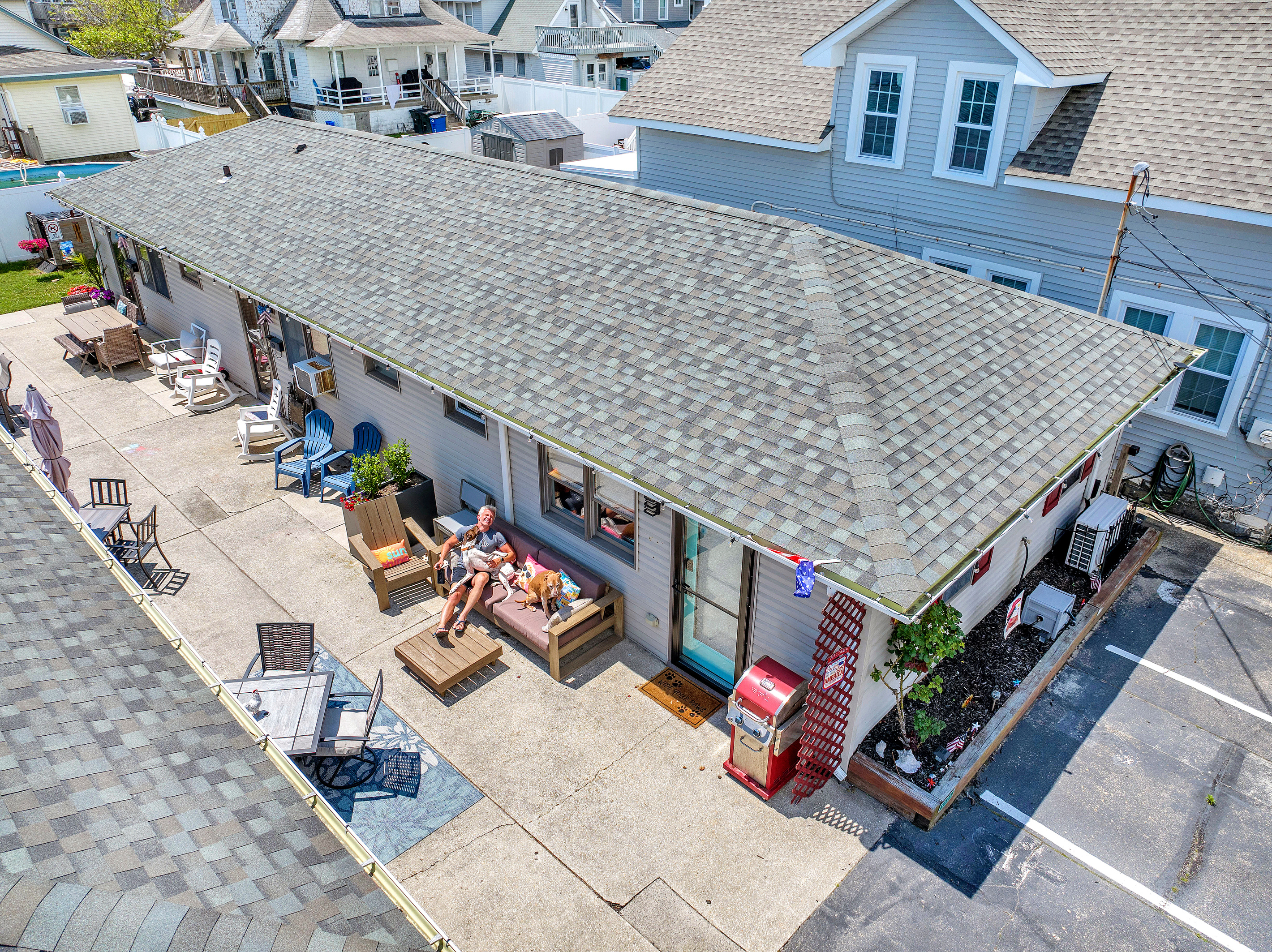 Enjoy the patio and lounge with your pups while you bask in the sun!  Throw on a few burger and dogs then relax with a cold beverage!