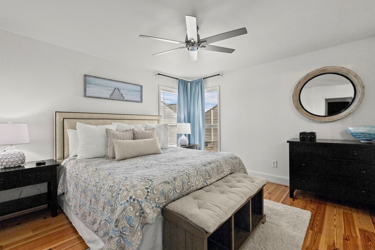 Relax in the spacious master suite of our Cotton Bayou condo, complete with cozy bedding, updated coastal decor, and a private en suite. This tranquil retreat offers plenty of space to unwind after a day by the sparkling pool or exploring the bay