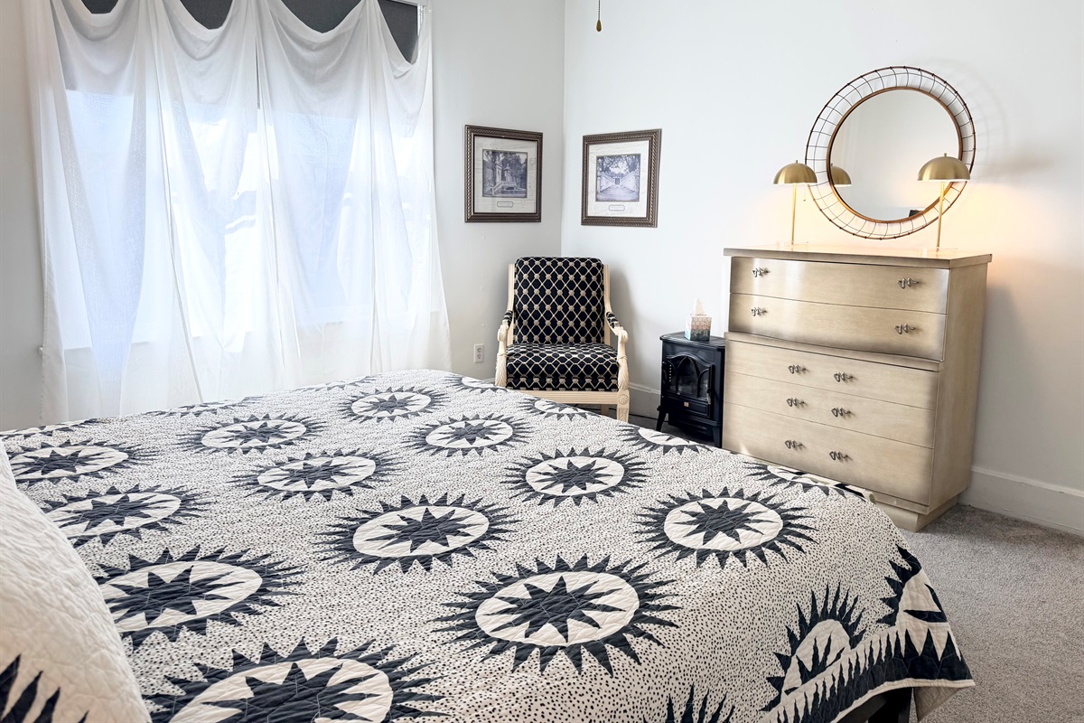 Blackout shade for uninterrupted sleep, balanced with beautiful natural light by day — calm, bright, and cozy. Thoughtfully layered temperature-control options support year-round comfort.