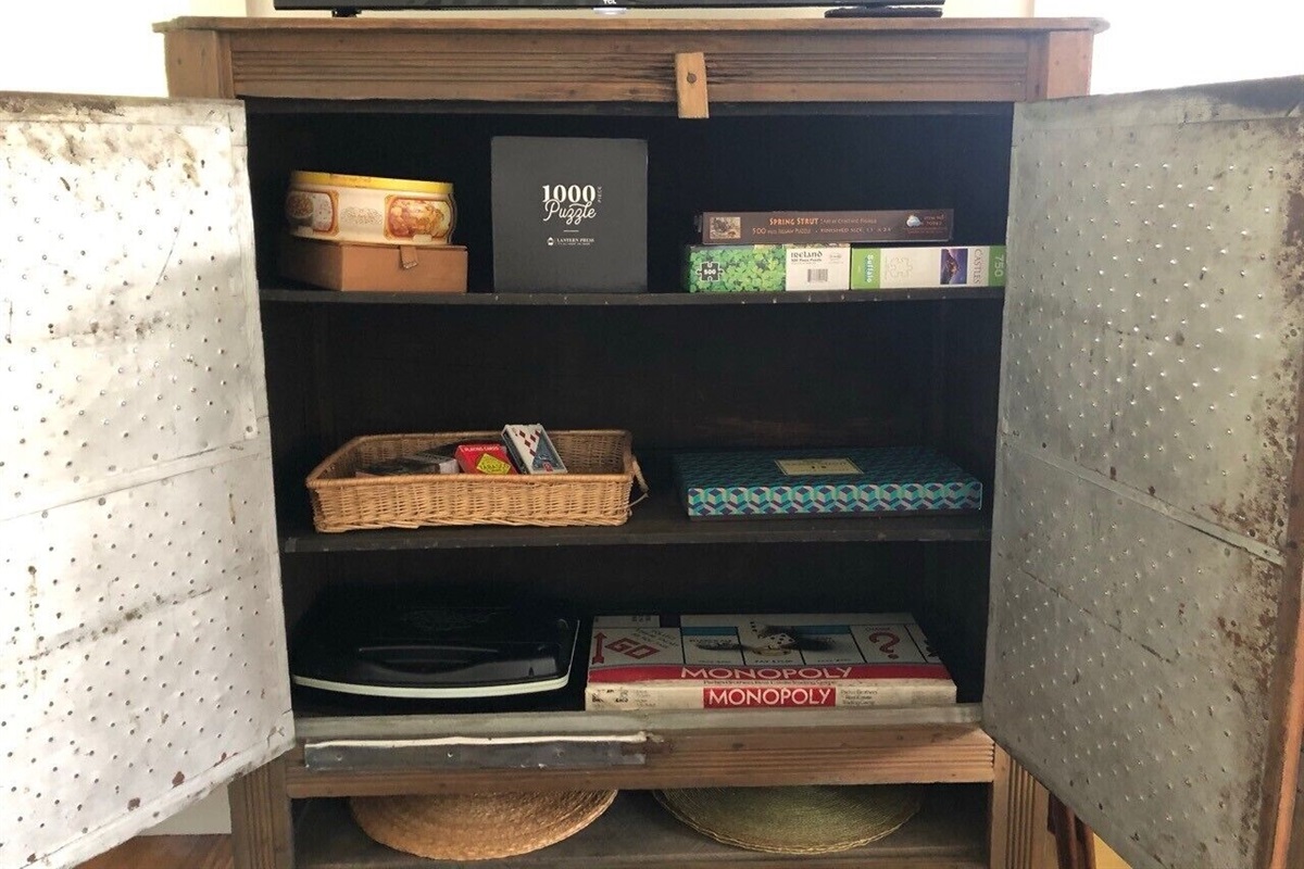 Games and puzzles here for guest use.