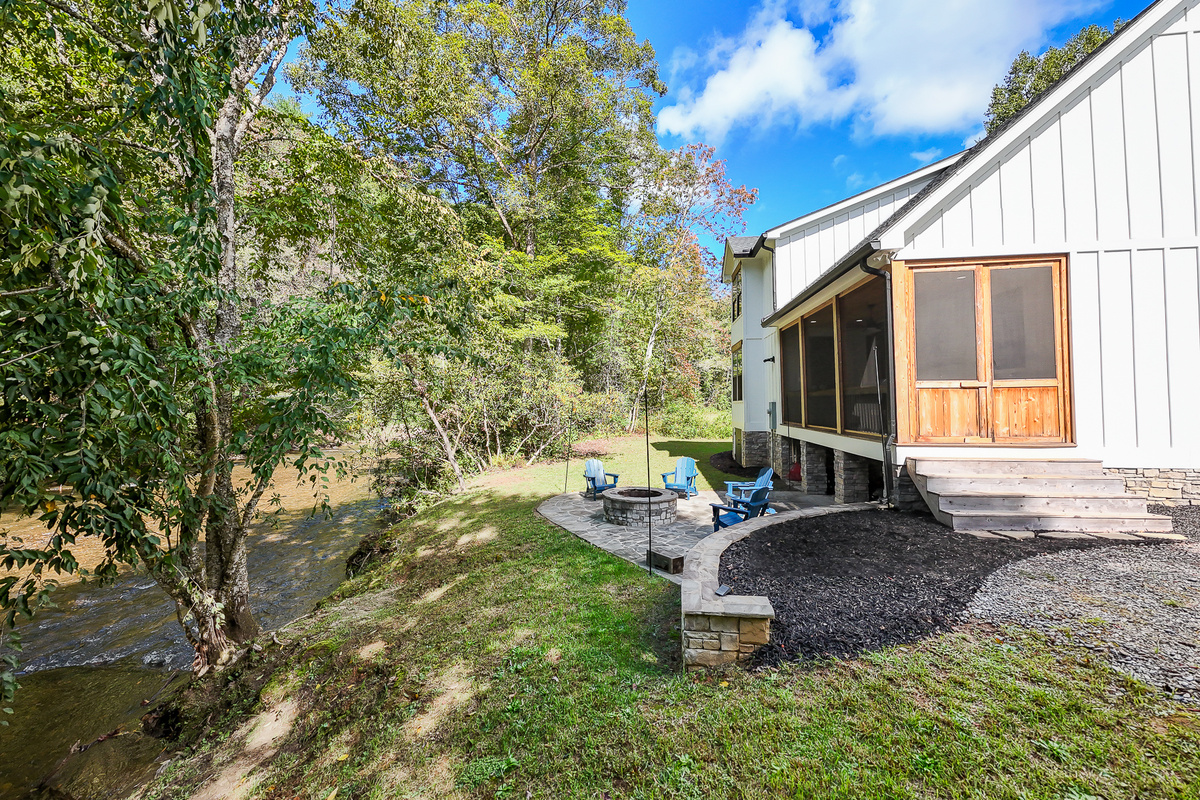 Enjoy the sounds of the creek from the screened porch or gather around the waterside fire pit at Robbin’s Nest on Snowbird Creek.