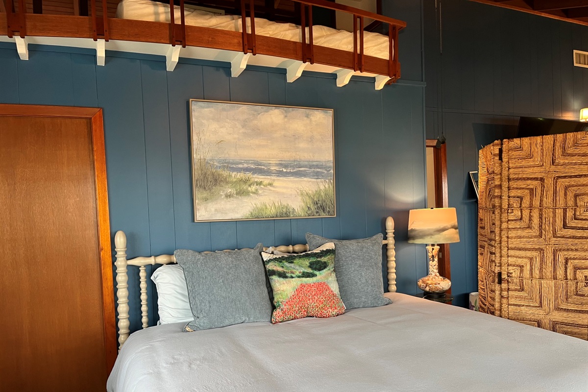 Second bedroom with twin bed in loft area