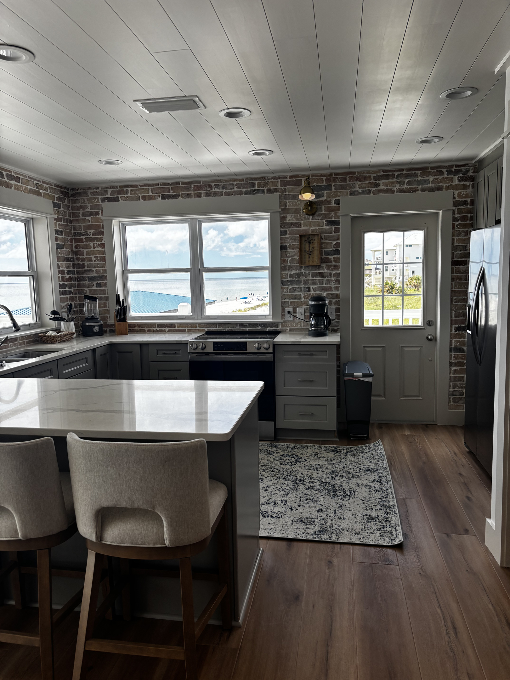 Such an awesome view while you are in the kitchen