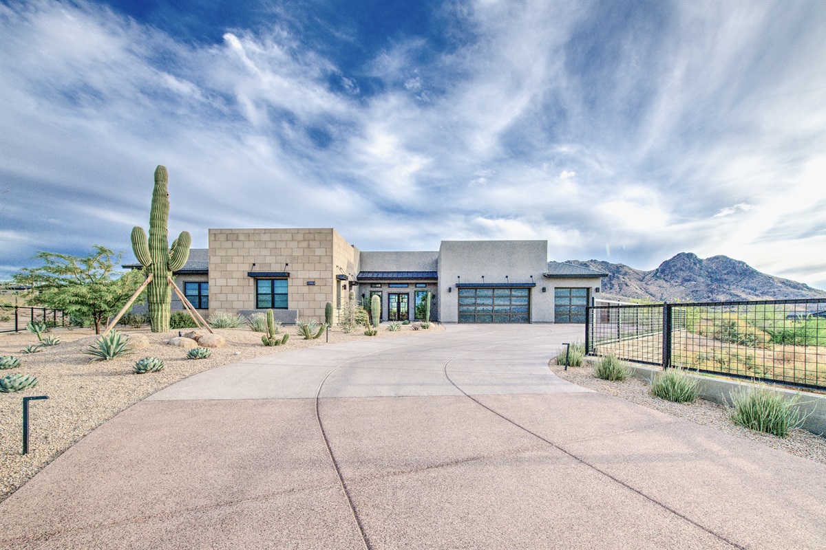 Your escape to the pristine desert of North Scottsdale.  An exquisite guard-gated Sereno Canyon retreat with stunning pool-side views.