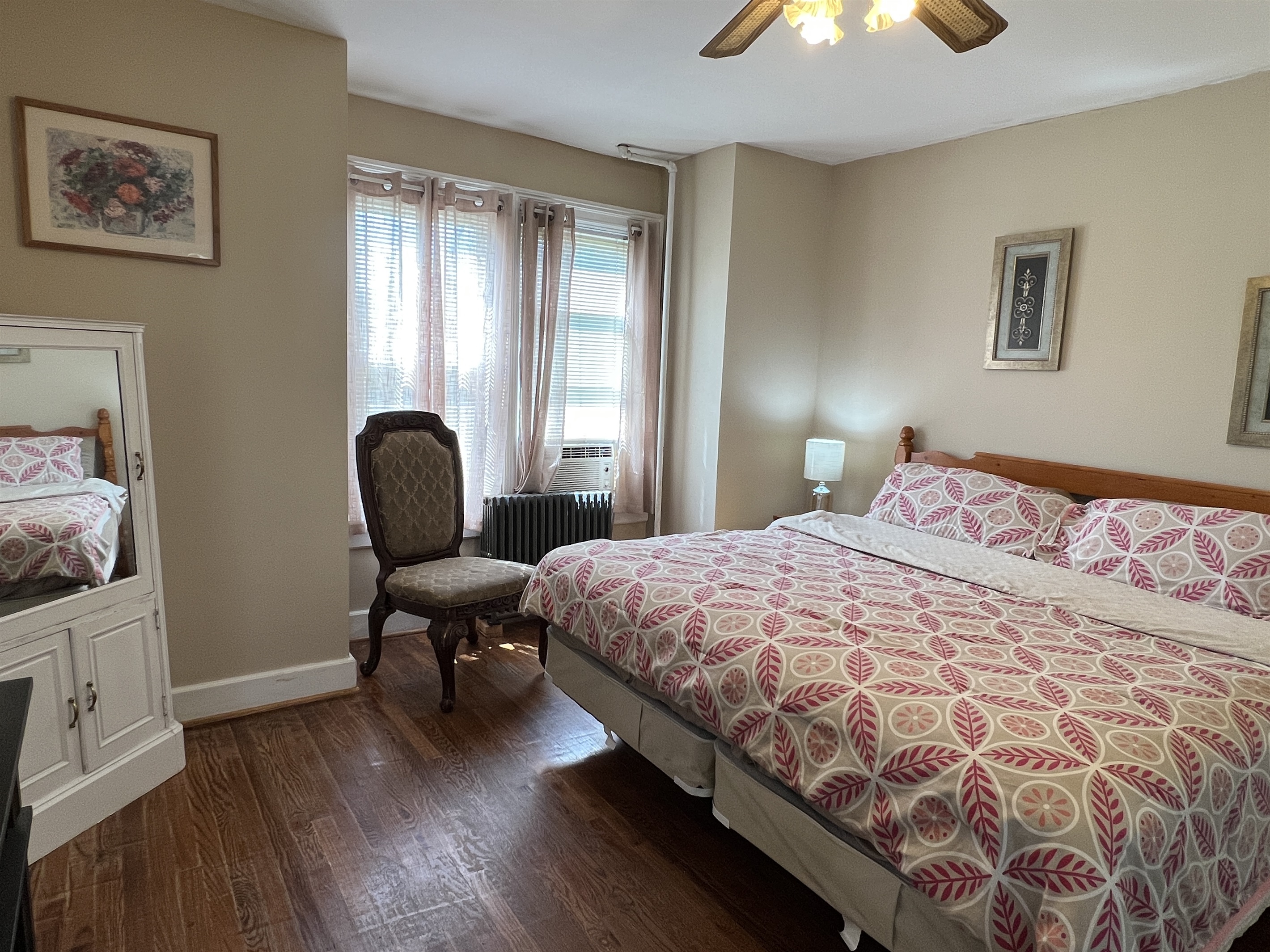 1st floor King bedroom