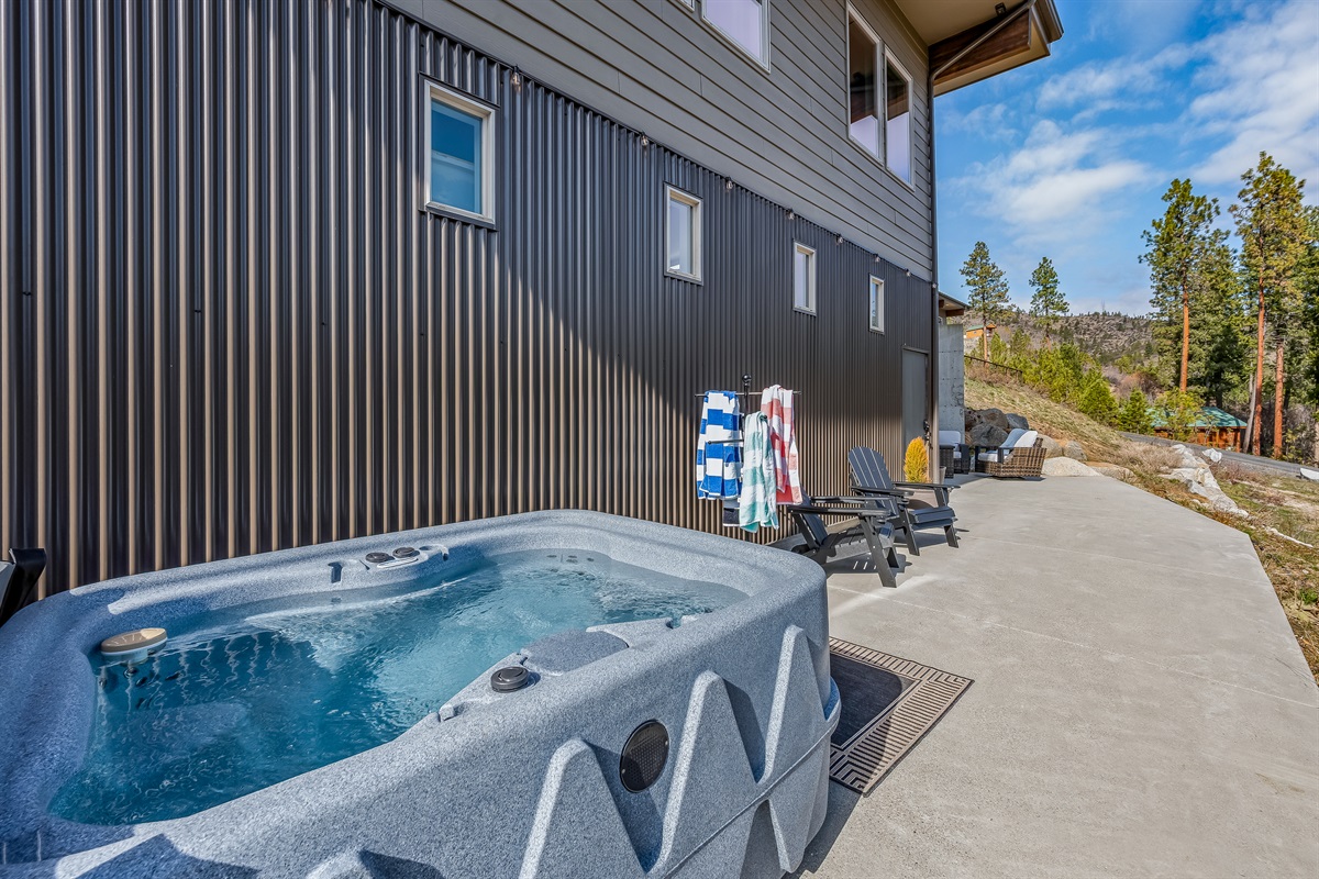 4 person hot tub