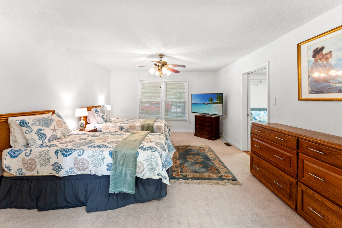 4th Bedroom 2 twins in lower level