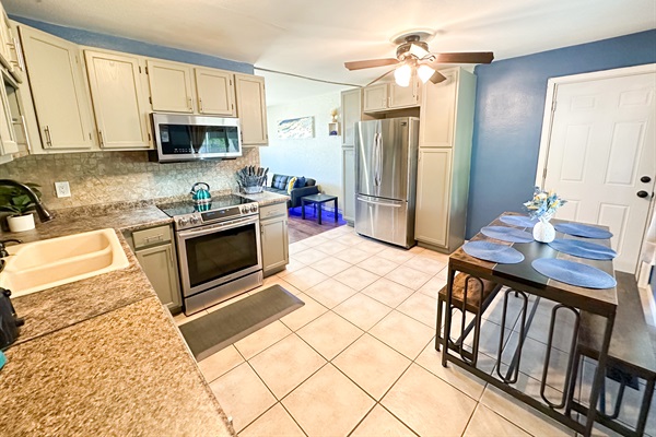 Cook Up a Storm! 🍴🔥 – Discover your inner chef in our well-stocked kitchen, featuring utensils and kitchenware. Enjoy meals with family or friends at the spacious 6-seater dining table.