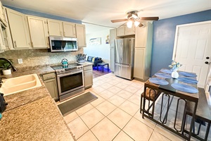 Cook Up a Storm! 🍴🔥 – Discover your inner chef in our well-stocked kitchen, featuring utensils and kitchenware. Enjoy meals with family or friends at the spacious 6-seater dining table.