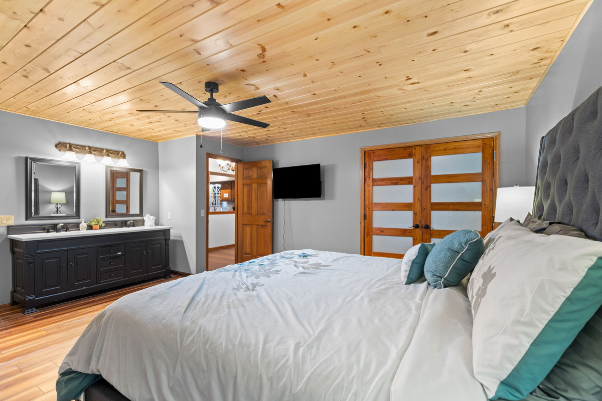 Spacious King Master Bedroom on Main Level