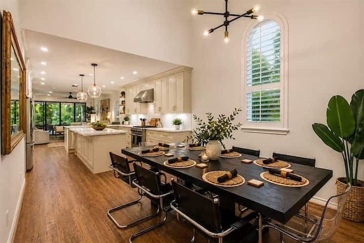 Open-concept dining perfect for group gatherings