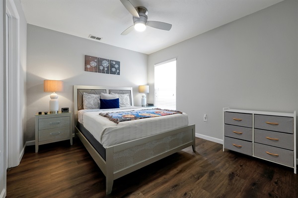 Downstairs Queen bedroom with en-suite bath