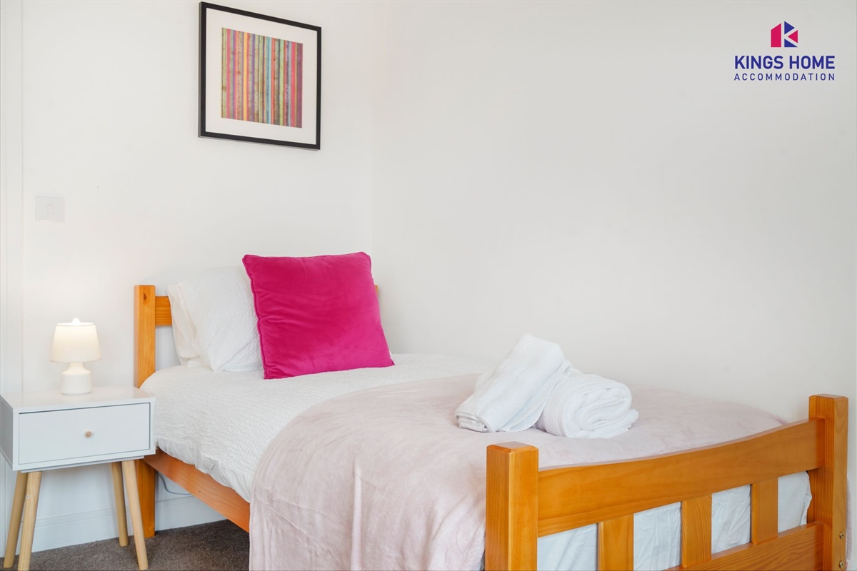 [Single bed]