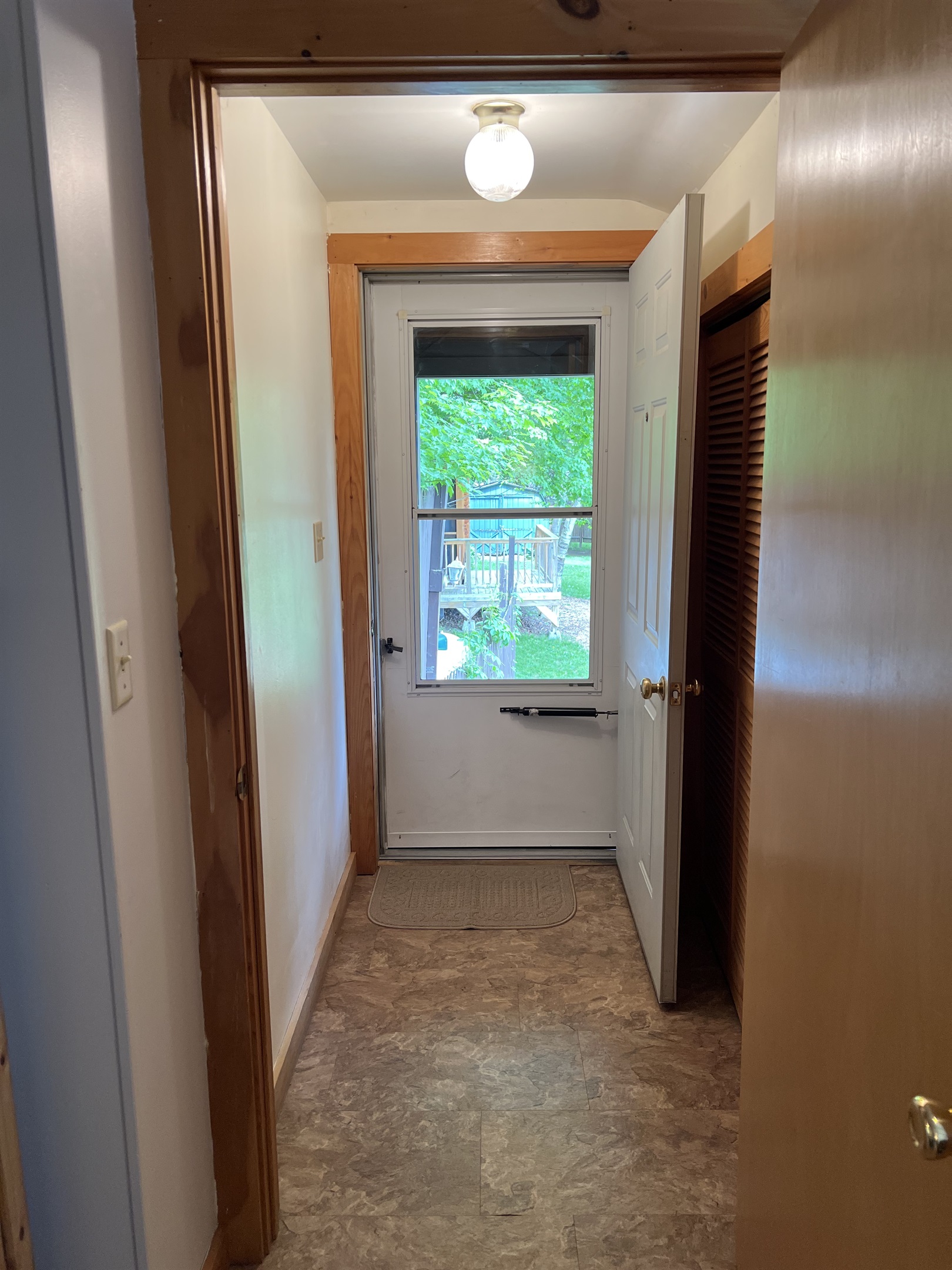 Main entrance to Sunnyside Apt 3.