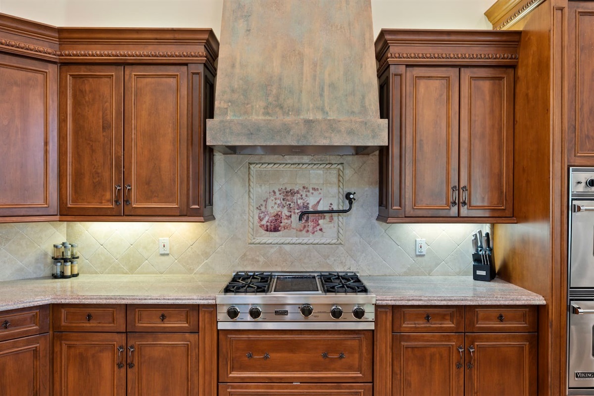 7BR+ Bonus Room Phoenician Mansion w/ Hot Tub&Pool-Heat Avail! — 7BR+Bonus Room Phoenician Estate • Heated Pool + Hot Tub, Phoenix, Arizona — photo 46