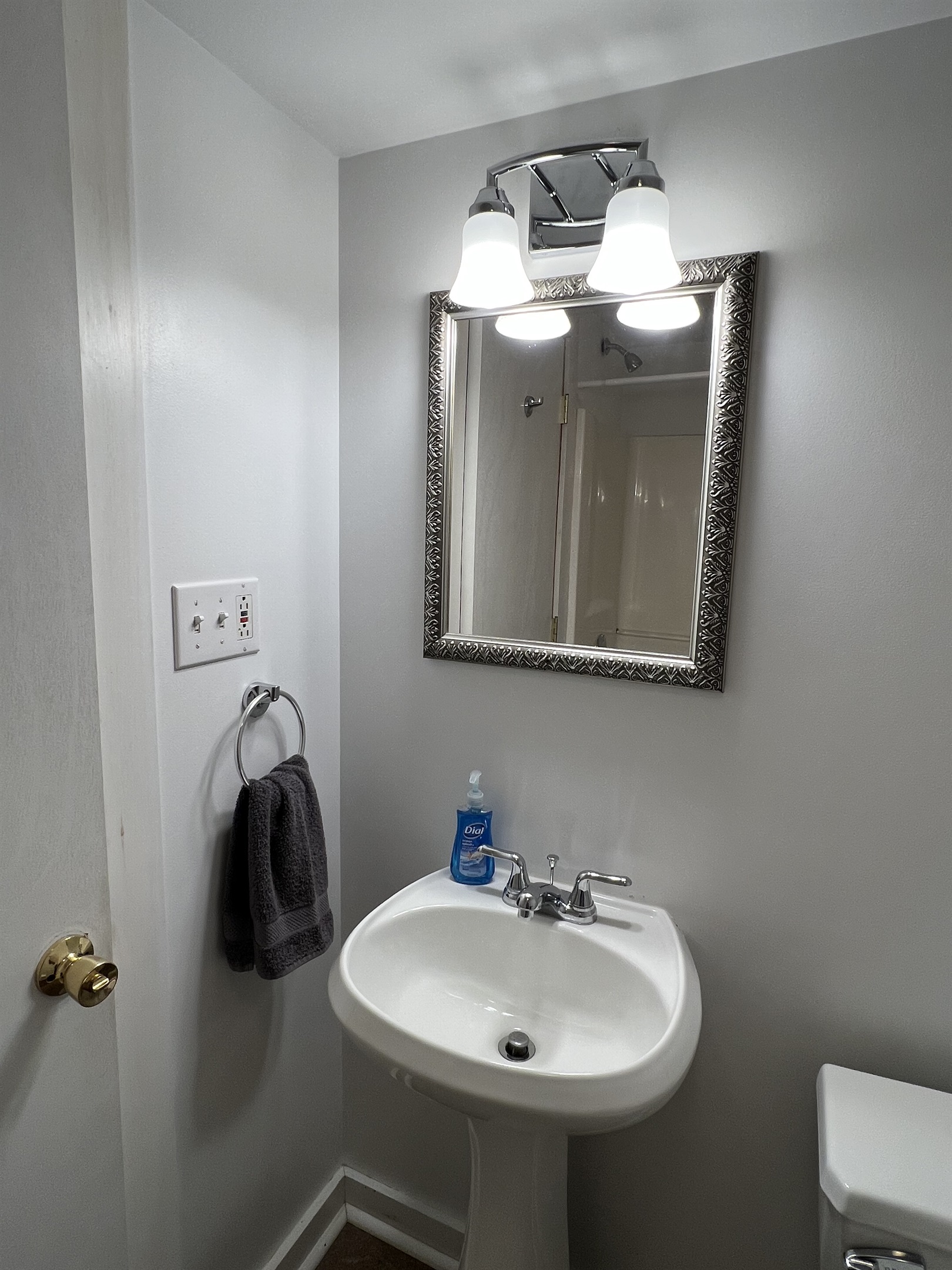 Sunnyside Apt 2 on suite full bathroom.