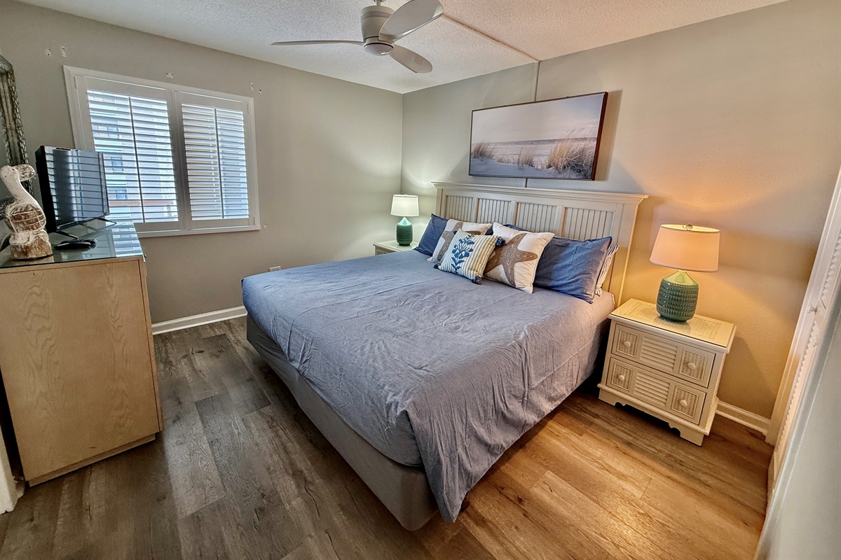 Guest Bedroom w/King Bed and Smart TV