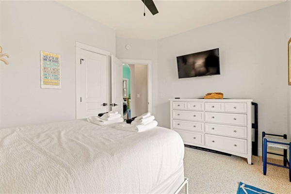 2nd floor Queen bedroom