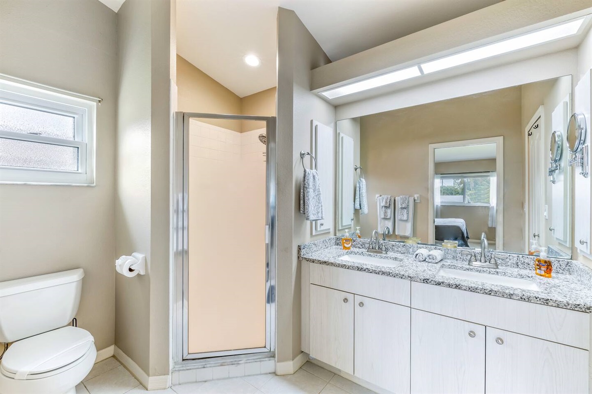 Villa Cormac - Master bathroom 