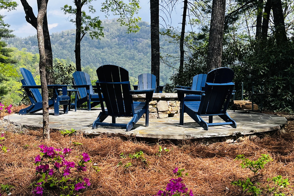 Fire pit with views of Little Terrapin and Whiteside Mountain on the other side.