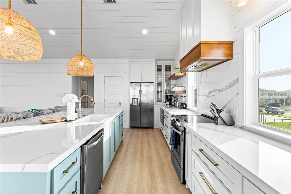 dc782c5908b24cf0ba440a33eca9e171 Large | Beachhouse | Texas | TX | Vacation Homes | Galveston | Crystal Beach | Kokomo | Breezy Days | Beachfront Elegance | Sunrise Serenity | Southern Sands Property Management, LLC