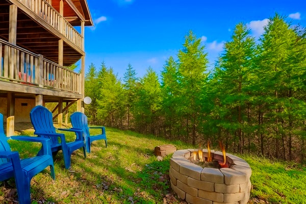 Escape to tranquility! 🌲 Perfect for sipping morning coffee or stargazing by night, this scenic hideaway offers the ultimate outdoor comfort.